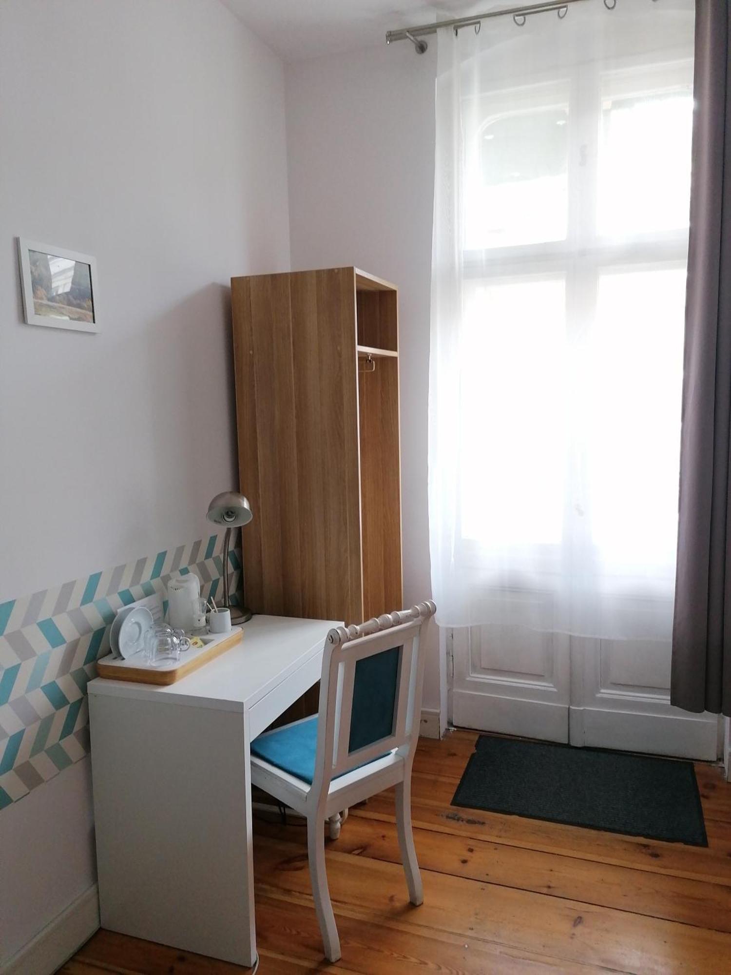 Blooms Inn - City Center Poznan By Friendly Apartments Room photo