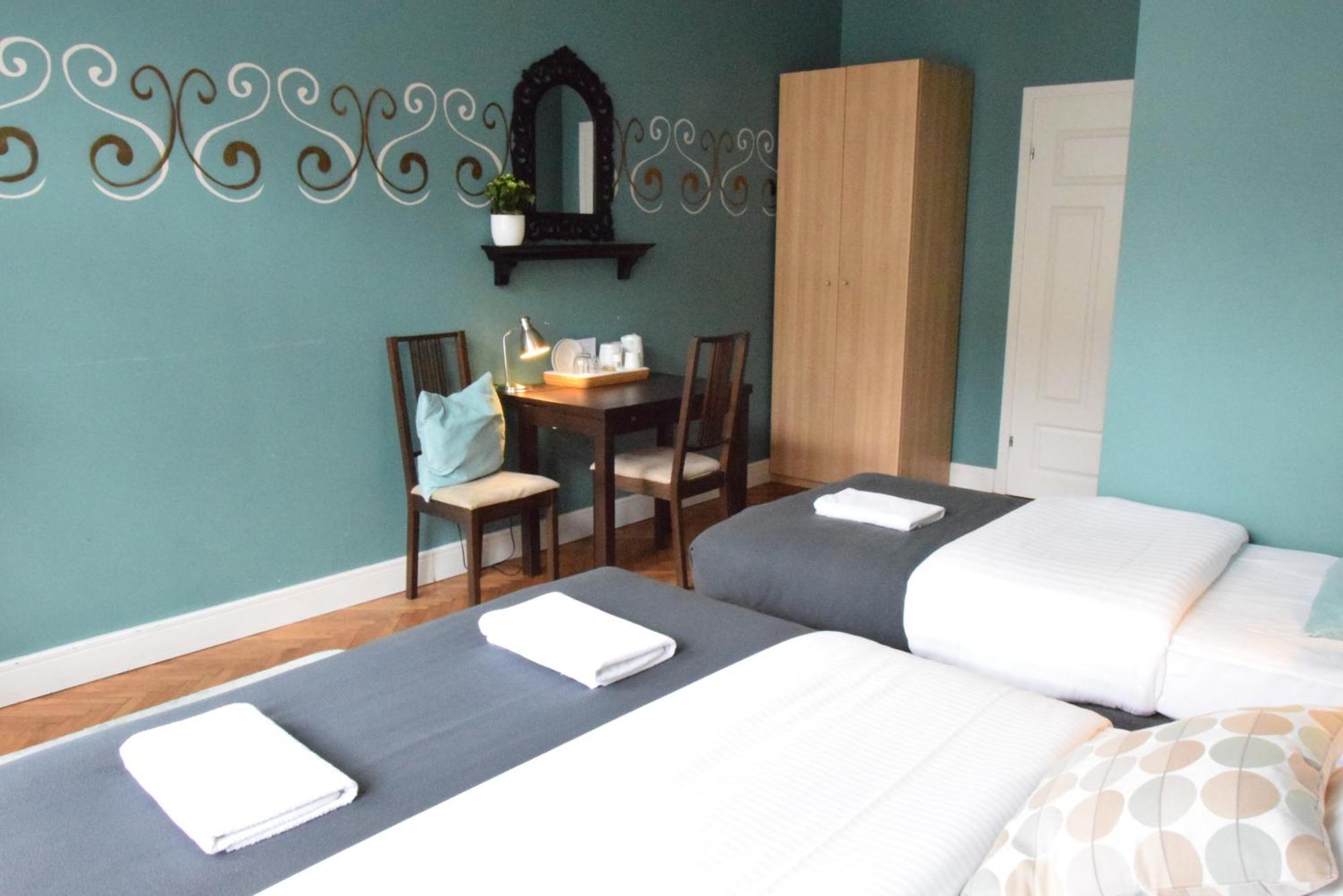 Blooms Inn - City Center Poznan By Friendly Apartments Room photo