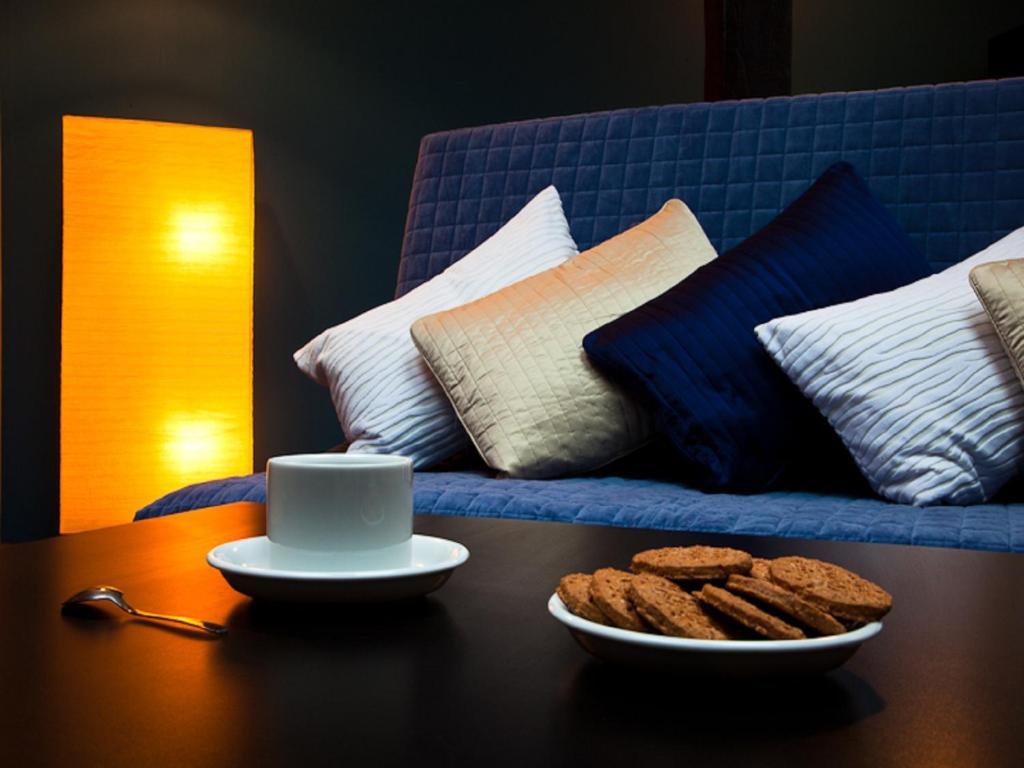 Blooms Inn - City Center Poznan By Friendly Apartments Room photo