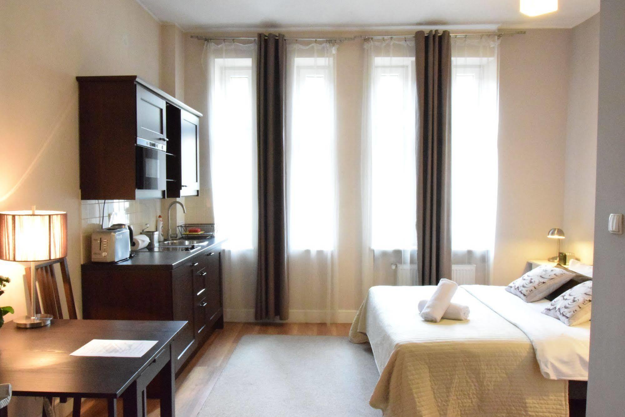 Blooms Inn - City Center Poznan By Friendly Apartments Exterior photo