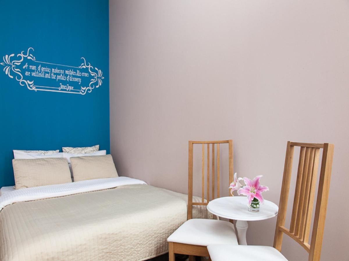 Blooms Inn - City Center Poznan By Friendly Apartments Room photo
