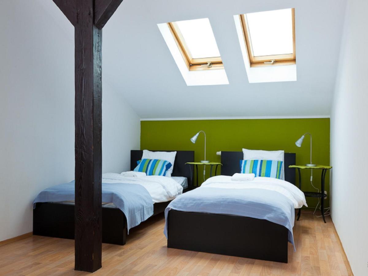 Blooms Inn - City Center Poznan By Friendly Apartments Room photo